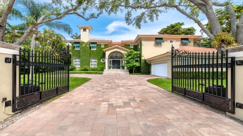 Villa with panoramic view